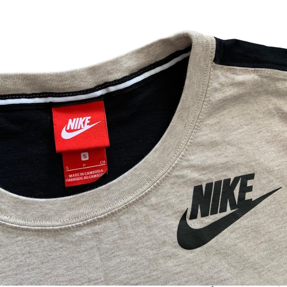 🔴 SOLD 🔴 Nike Cropped Tee - Picture 2 of 3